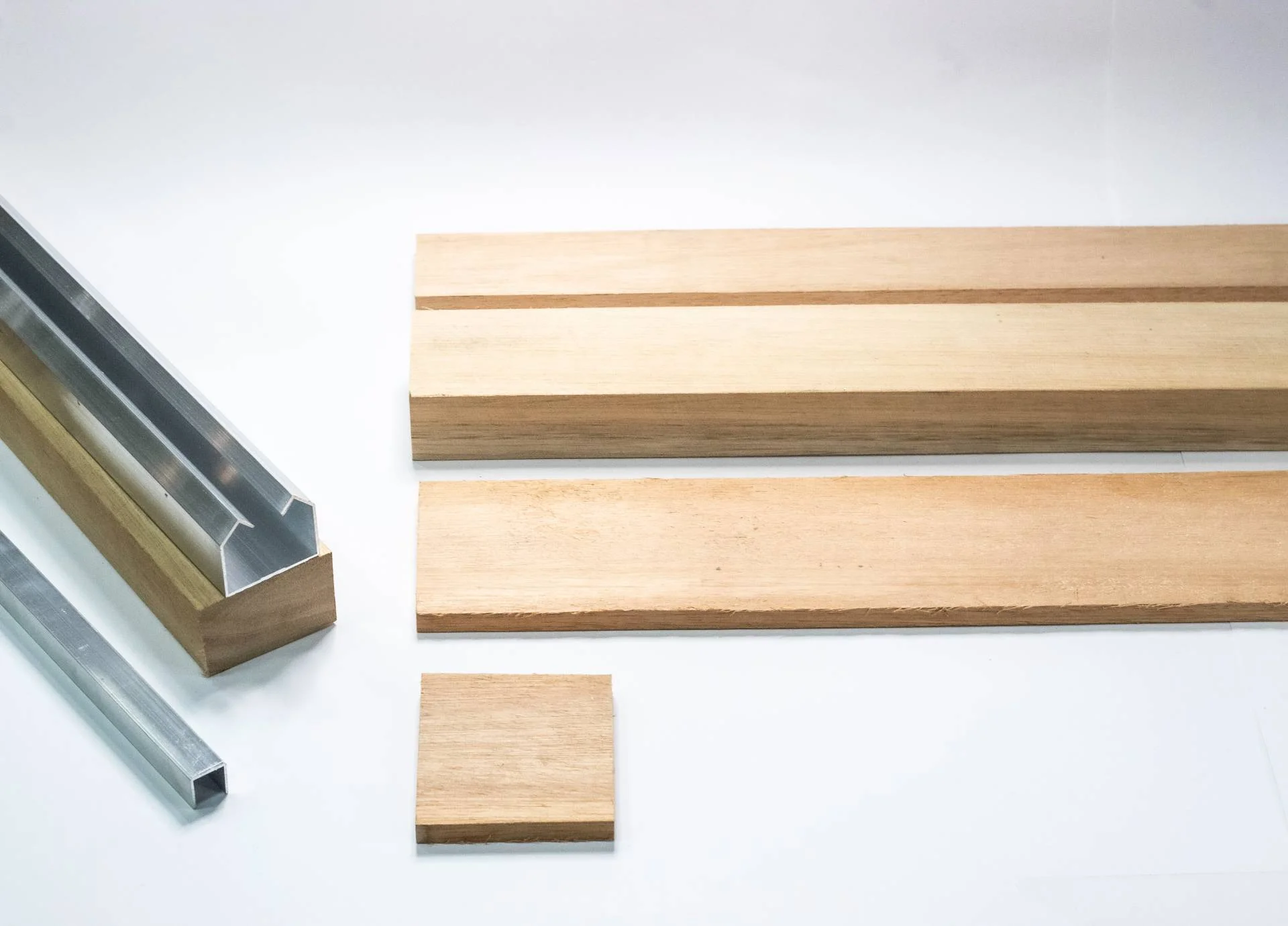 Kit com Acabamento em Madeira para Porta com Roldana 4 Rodas